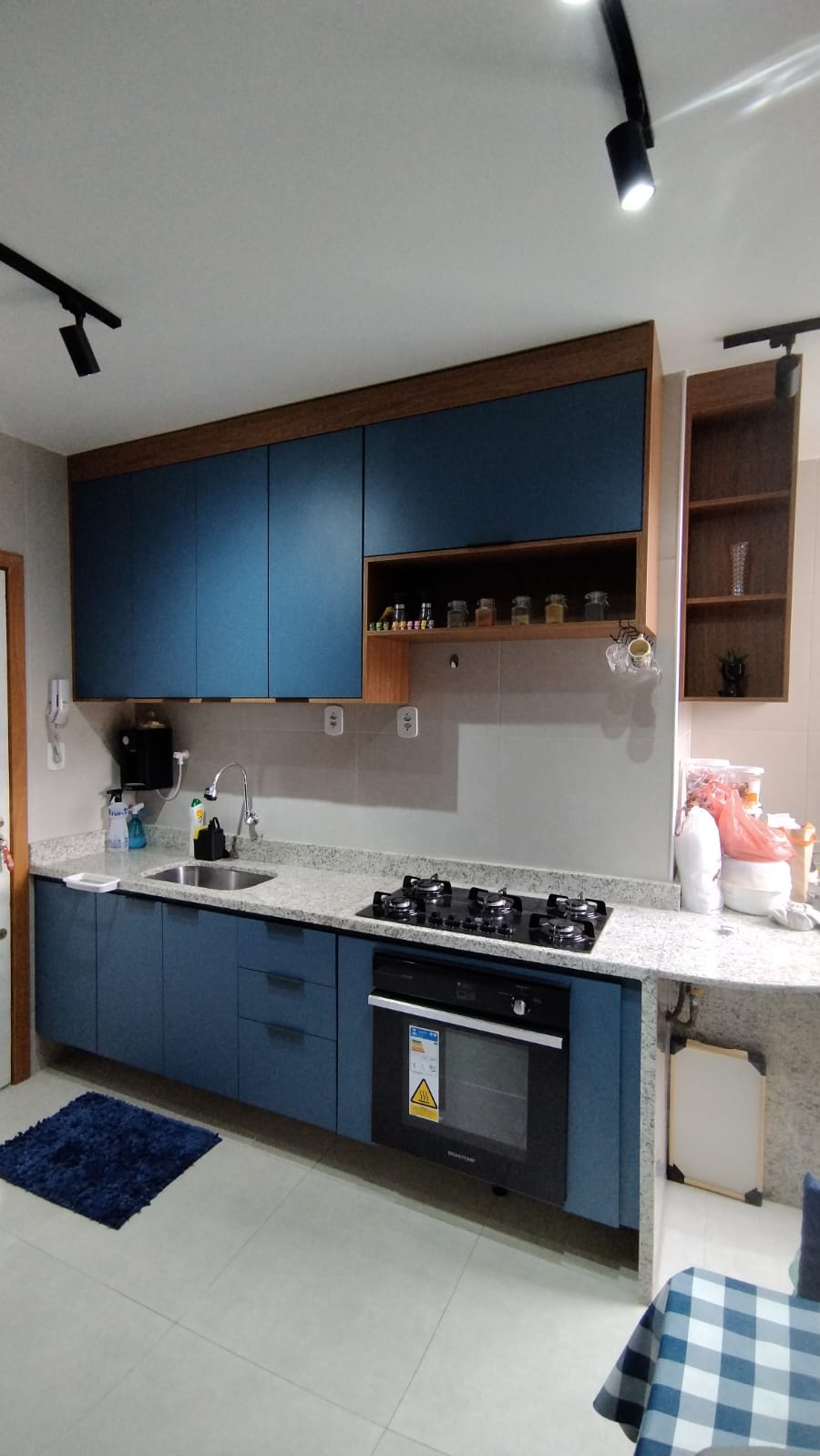 Cozinha em tom azul